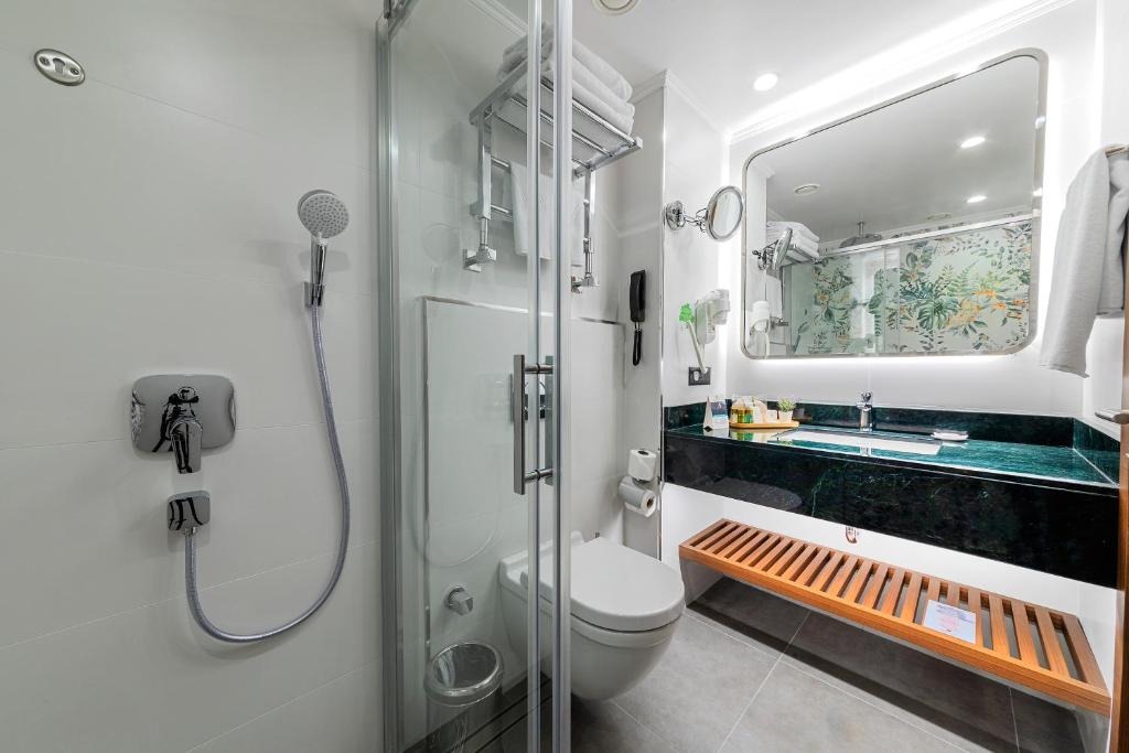 هتل موکارناس پرا